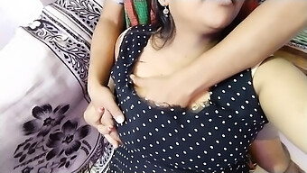 Desi Madam Riyaji Bansalji'S Hot And Seductive Asian Maid Serves A Steamy Massage To The House Owner