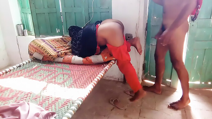 Seorang anak laki-laki Muslim dan gadis India terlibat dalam aktivitas seksual hardcore, yang mengakibatkan video MMS penetrasi anal dan vaginal yang bocor