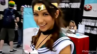 Melody Wylde'S Comic Con Cosplay Mengambil Giliran Nakal Dengan Buttplug Dan Flashing