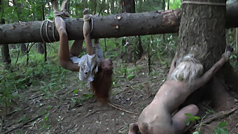 Mengalami Keseronokan Seks Kasar Di Hutan