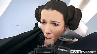 Acción De Garganta Profunda Y Anal Con La Princesa Leia En Porno Temático De Star Wars