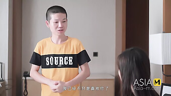 La Jeune Asiatique Yuan Zi Yi Se Fait Baiser Le Cul Serré Dans Une Vidéo Hardcore