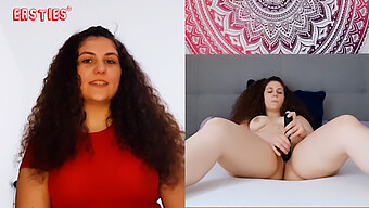 Amateur Brunette Geeft Zich Over Aan Solospel Met Een Vibrator Voor Een Hoogtepunt