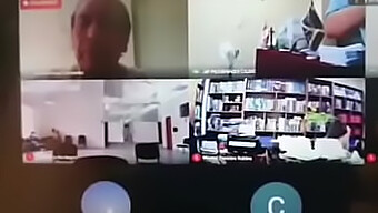 Abogado peruano se olvida de apagar su webcam mientras trabaja a distancia