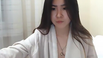 Amateur Korean Girl'S Dirty Talk And Squirting On Camera