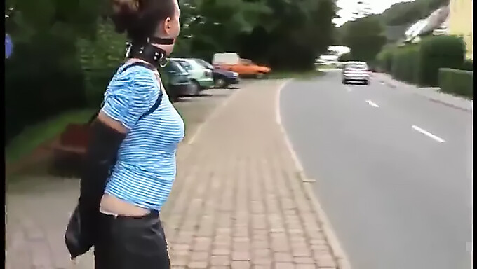 Millie Fenton în public cu ballgag și armbinder