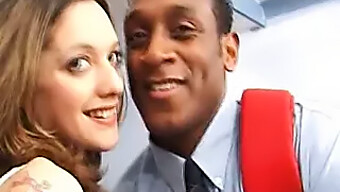 Une Adolescente Britannique Vintage Profite D'Une Sodomie Interraciale Avec La Grosse Bite Noire Omar Williams