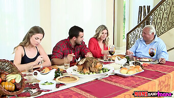 Familien-Thanksgiving Wird Mit Stiefmutter- Und Teen-Sex Unartig