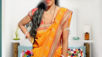 กล้องที่ซ่อนอยู่จับภาพการเผชิญหน้า Cfnm ของ Indian Bhabhi