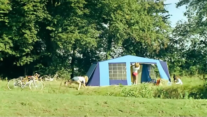 Egy helyreállított francia csoportos szexvideó 1977-ből