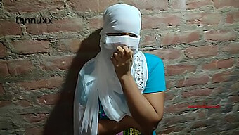 Primera Experiencia Anal De Una Adolescente India Con Dos Amigos