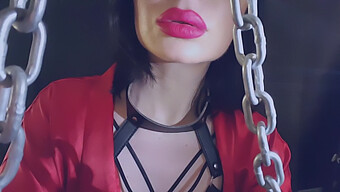 Mistress Emma'Nın Dildo Oyunu Ve Yüz Sikişi