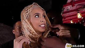 Aaliyah Hadid, Uma Tentadora Árabe, Se Entrega A Sexo Anal Em Grupo Com Enormes Paus Negros