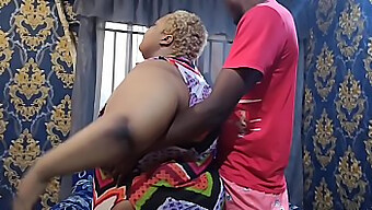 Esposa Africana De Gran Culo Satisface A Su Marido Con Habilidades Orales