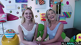 Les Petites Beautés Chloe Cherry Et Adira Allure S'Engagent Dans Un Duo Anal Avec Une Grosse Bite