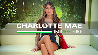 การเผชิญหน้าครั้งแรกของ Charlotte Mae ที่มีอวัยวะเพศขนาดใหญ่และการเสร็จสิ้นใบหน้า