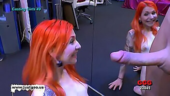 Teen Tatuada Participa En Una Orgía Amateur