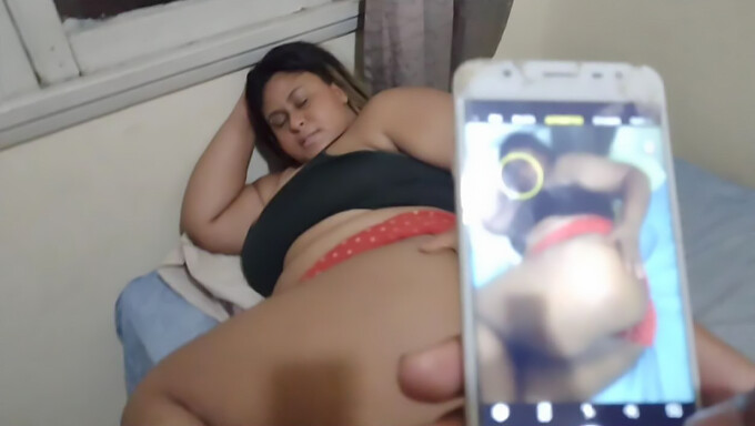 Video POV di una teenager brasiliana di una matrigna e del suo figliastro